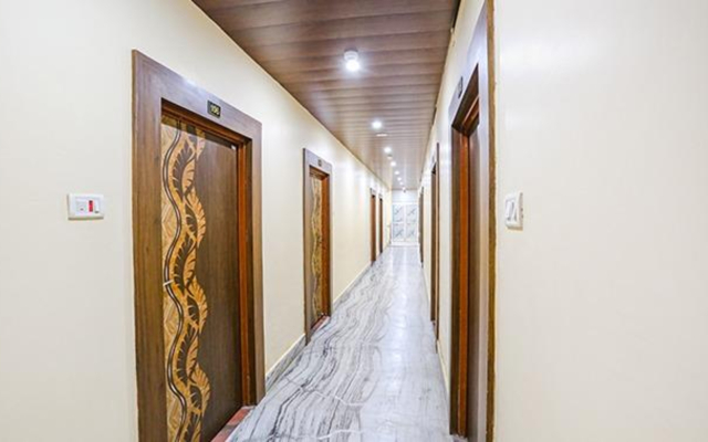 Fabhotel Shivam Palace