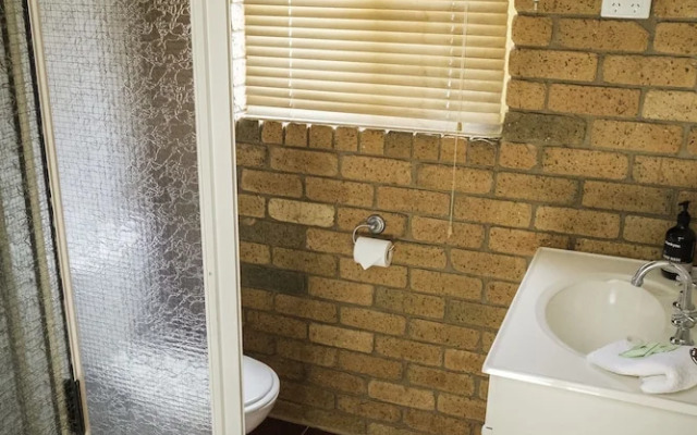 Monty's On Lumley Drive