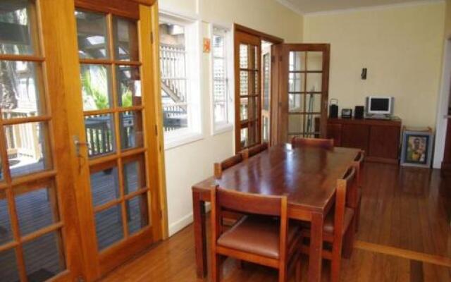 Berry, 16 East Street