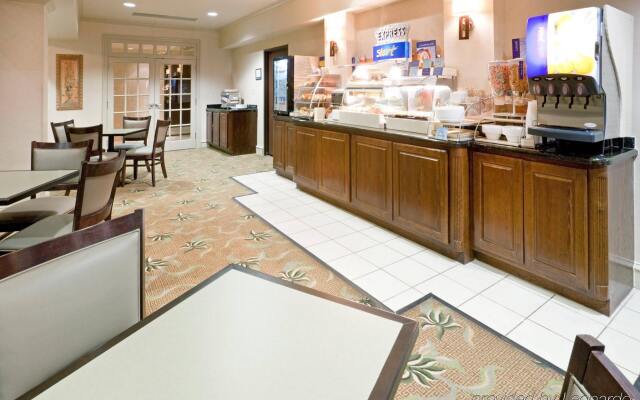 Holiday Inn Express & Suites Eagle Pass by IHG