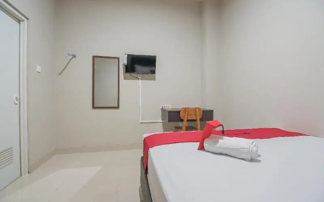 RedDoorz near Ambarukmo Yogyakarta
