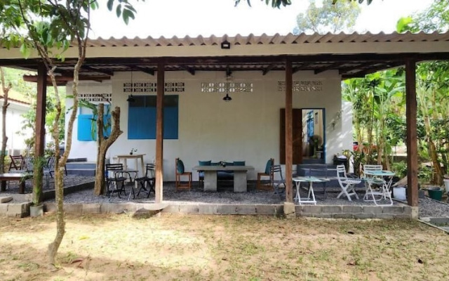 Baan Hinlad Home and Hostel