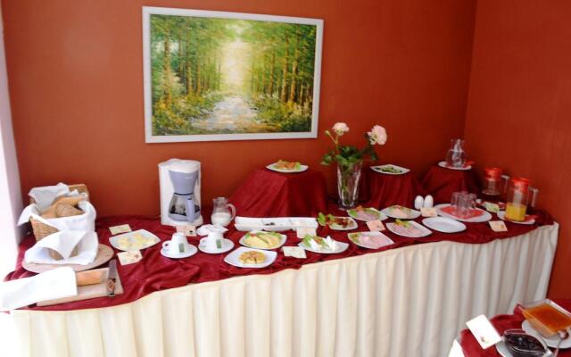 Theranda Hotel