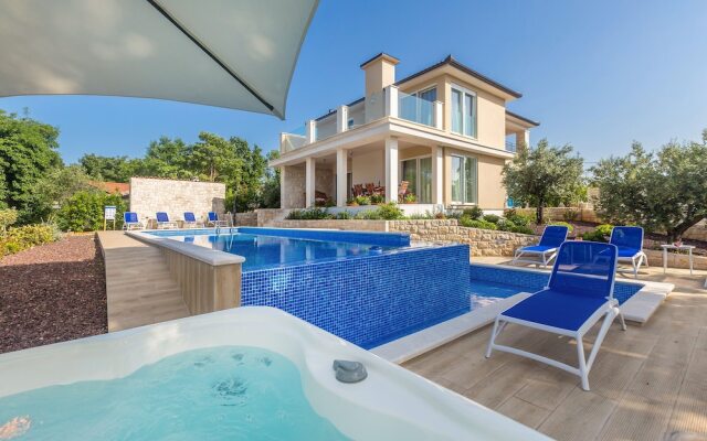 Villa Roko with Pool and Sauna