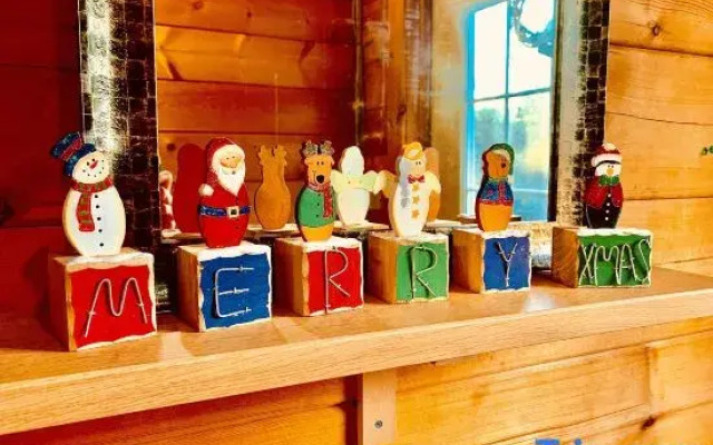 Tomy's Log House - Need Car