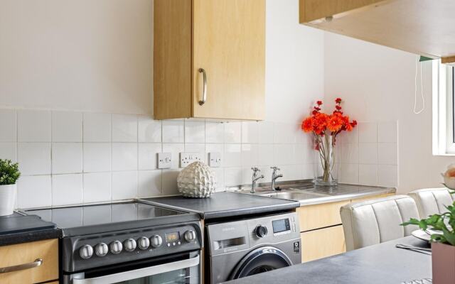 Beautiful 1 Bedroom Apartment With a Garden in Fulham