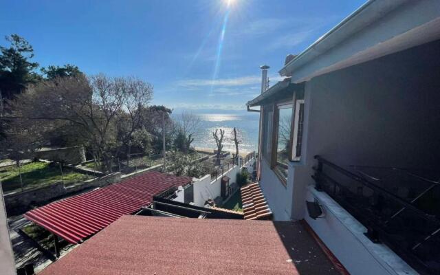 Maisonette 25m from the sea