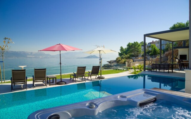 Acadia Beach Villas & Apartments, Slatine