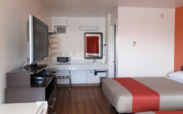 Motel 6 Kamloops, BC