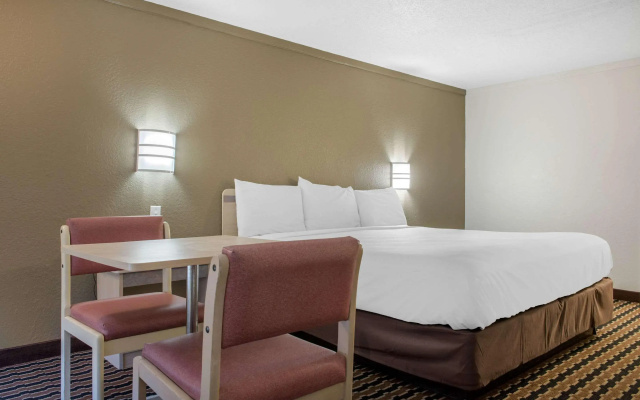 Rodeway Inn Sharonville - Cincinnati North