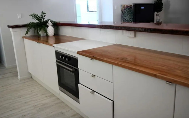 Yeppoon Beachhouse - Hostel