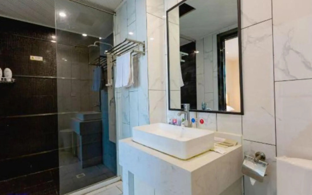 Super 8 Hotel (Xinxiang Huixian Branch)