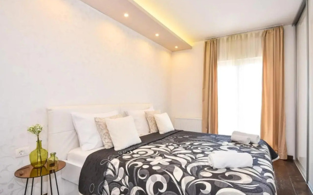 Holiday house with a swimming pool Dugopolje, Zagora - 19033