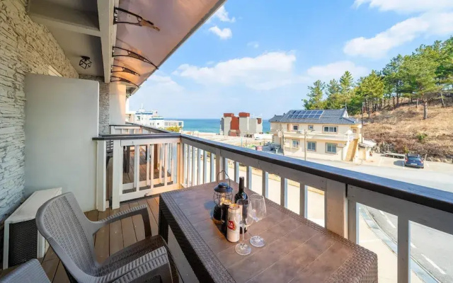 Goseong Araenmaru Pension