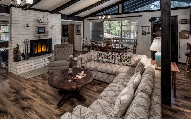 Aztex Retreat - Three Bedroom Cabin