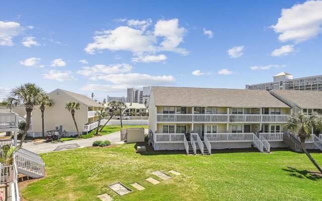 Sandpiper Cove 8236 Studio Bedroom Condo by RedAwning