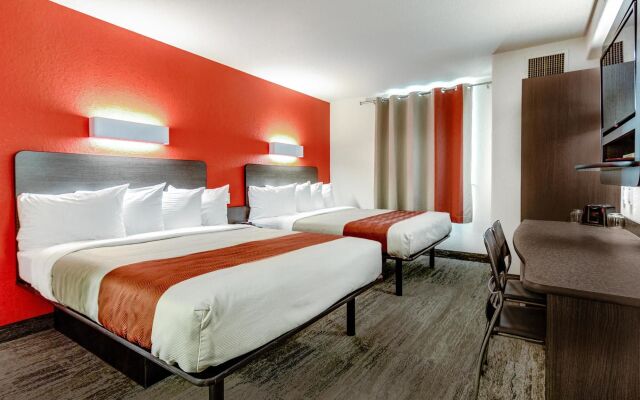 Motel 6 Saskatoon, SK