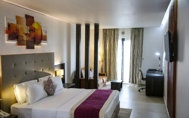 Platinum Cocotiers Hotel