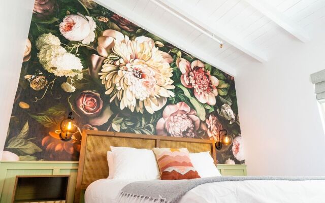 Fleur Noire Hotel - 21 and Over