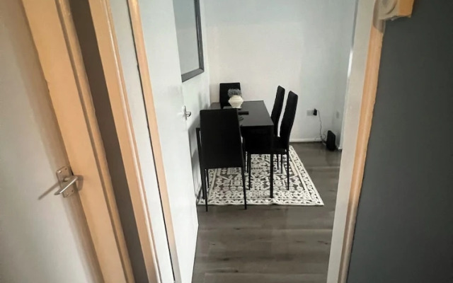 Serene Escape Cosy Apartment in Wolverhampton