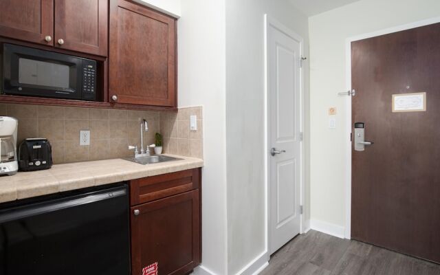 Luau II 6934 - flr9 - Studio 1BA - (3)