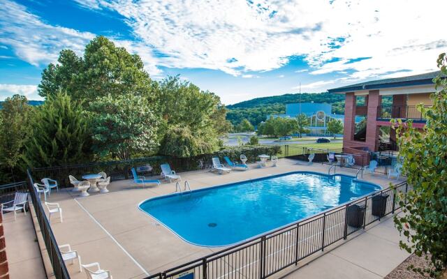 Lodge At the Falls