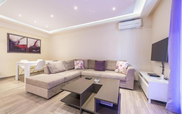 An Impressive 2 bdr Apt in Glyfada