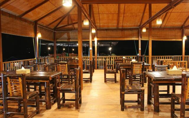Demoso Lodge - Hostel