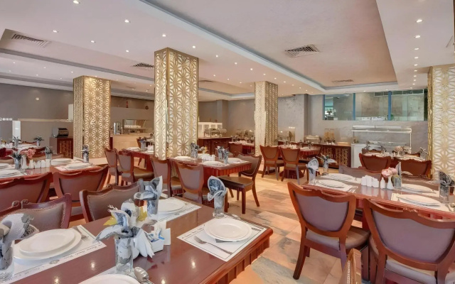 Al Bustan  Flats
