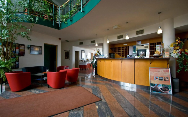 Highway Hotel