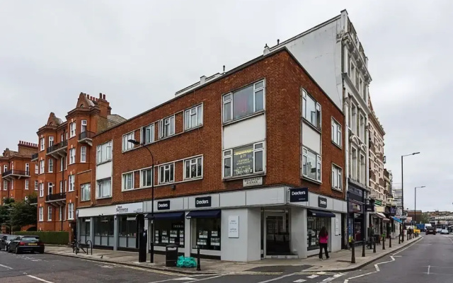 Kensington Charming and Bright Flat