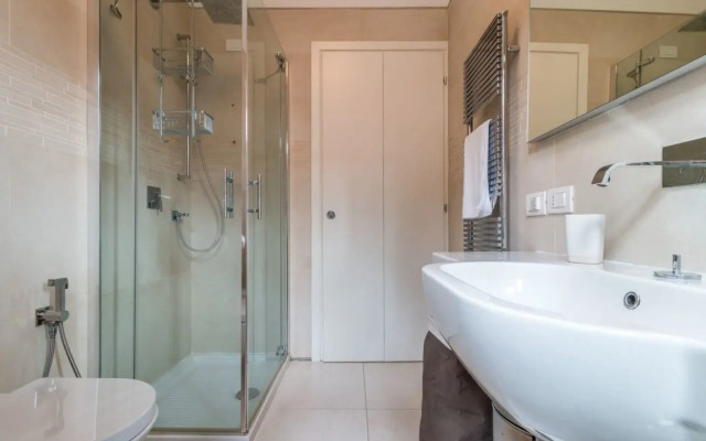 Carmini Canal View and Balcony with Lift