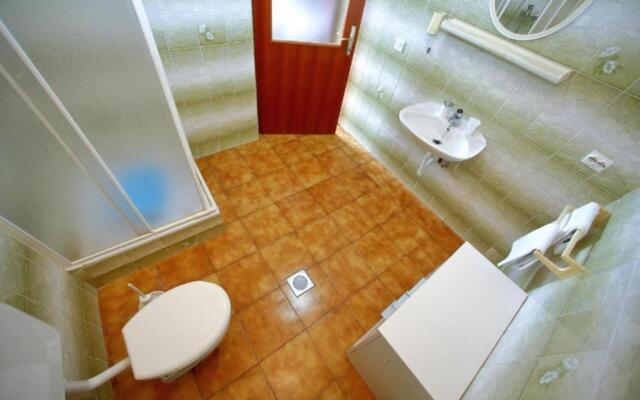 Apartments More - 300 m from beach