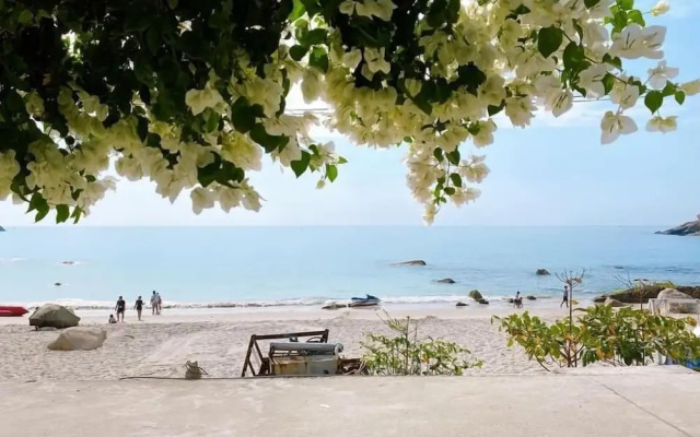 Blue Anchor Lodge & Cafe-Binh Ba Island