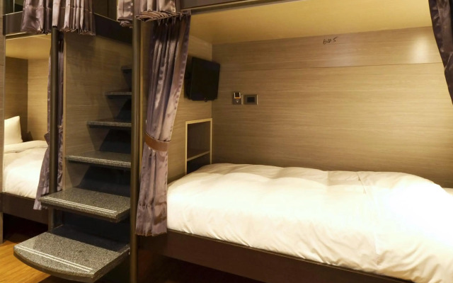 Amici Hotel Six Star Hostel