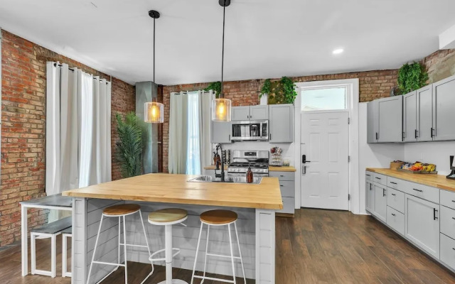 Brikctoria 1100 5 Bedroom Home