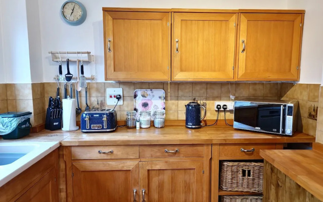 Spacious Home - Sleeps 10 - Free Parking - Pets