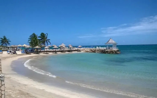 2 Bedroom Apartment Near Ocho Rios