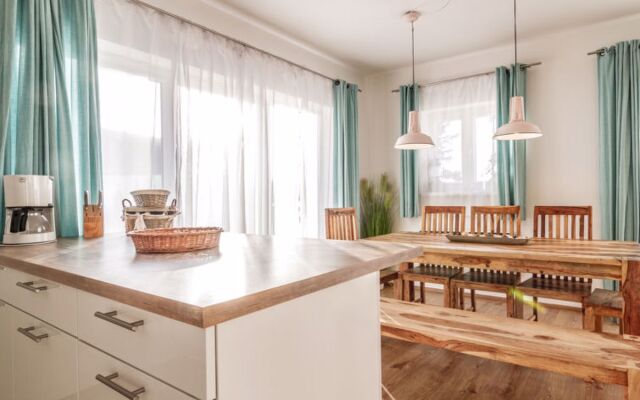 Lakeside Village 12516