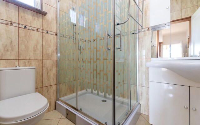 Nice Apartment in Rovanjska / Jasenice With 2 Bedrooms and Wifi