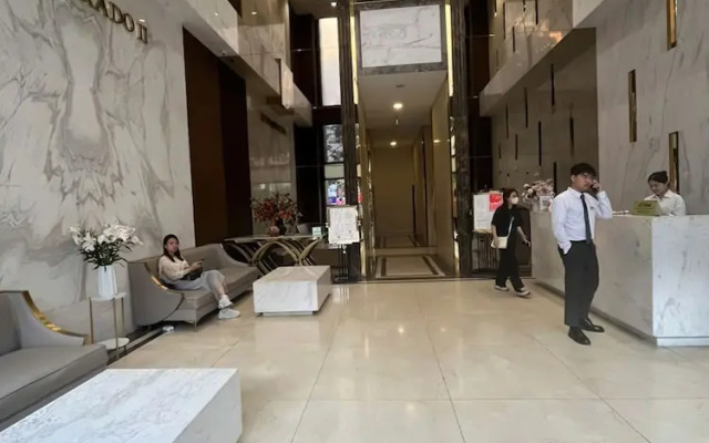 D El Dorado Westlake Luxury Apartments