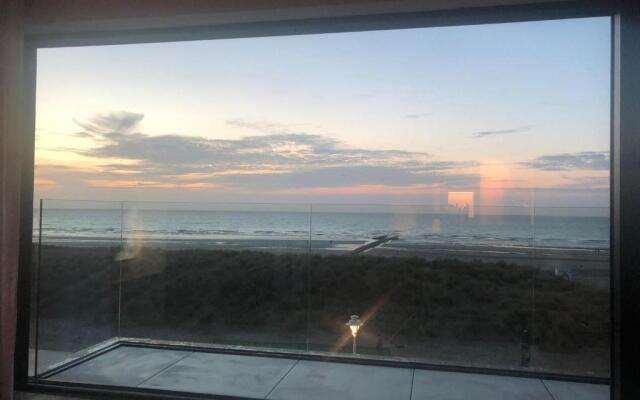 Klaproos - modern appartement op zeedijk