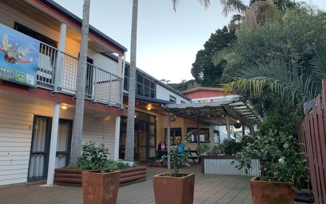 Peppertree Lodge - Hostel
