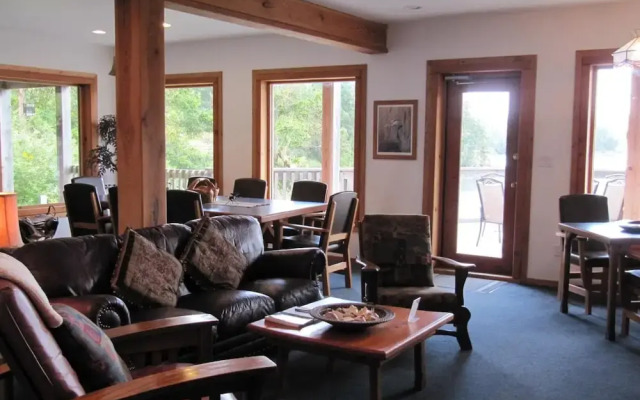 Arbutus Cove Guesthouse