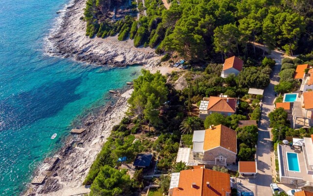 Stunning Home in Nova With Wifi and 3 Bedrooms