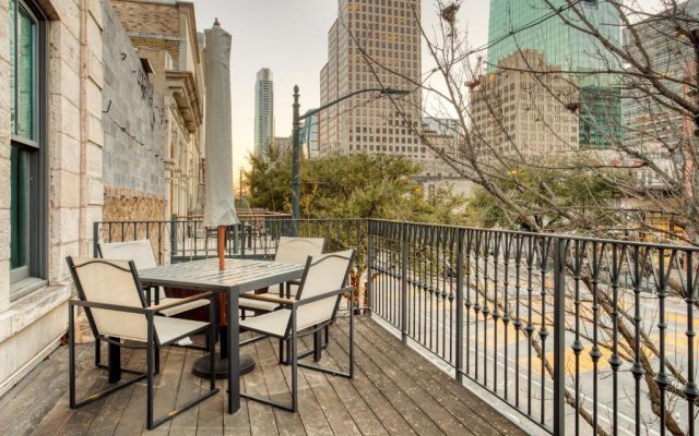 Paramount Place by Avantstay 4 Story Apartment in Heart of Austin w/ Movie Theatre