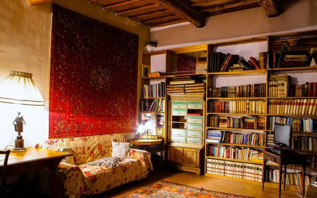 Captivating 3-bedroom Apartment in Certaldo