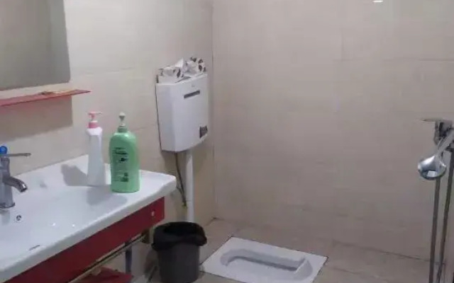 Zhandong Hostel