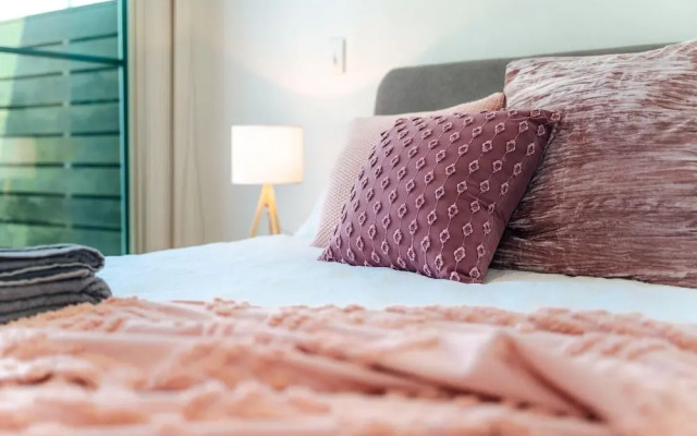 The Cove @ New Port-Pool - Spa - Sauna - Gym & More