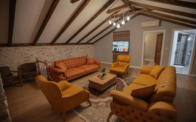 Poison Garden Suite & SPA